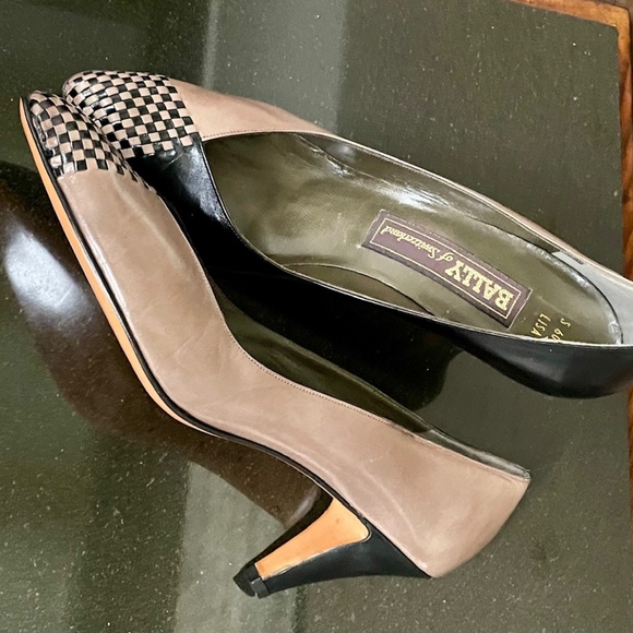 Bally of Switzerland Vintage Leather Pumps  Made in Italy.  8.5 - Picture 2 of 10